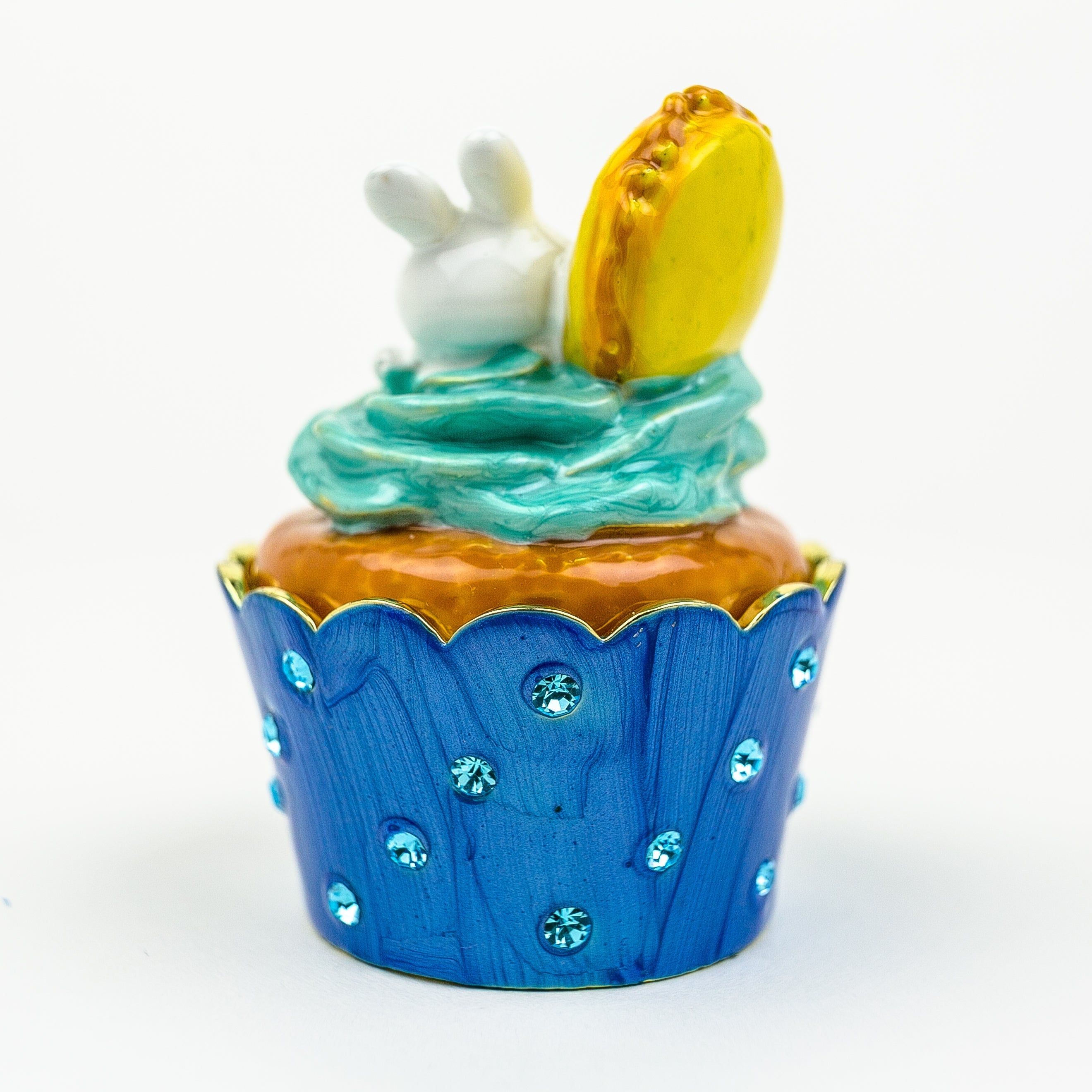 Rabbit on Cupcake-2