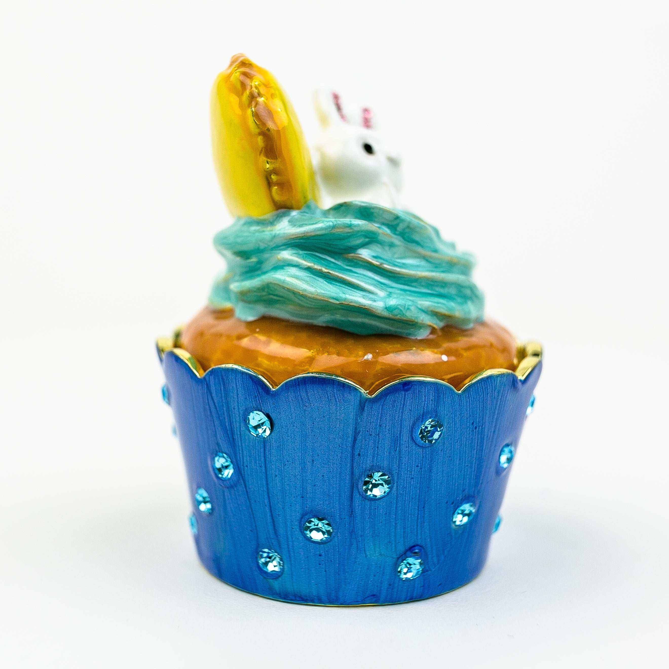 Rabbit on Cupcake-3