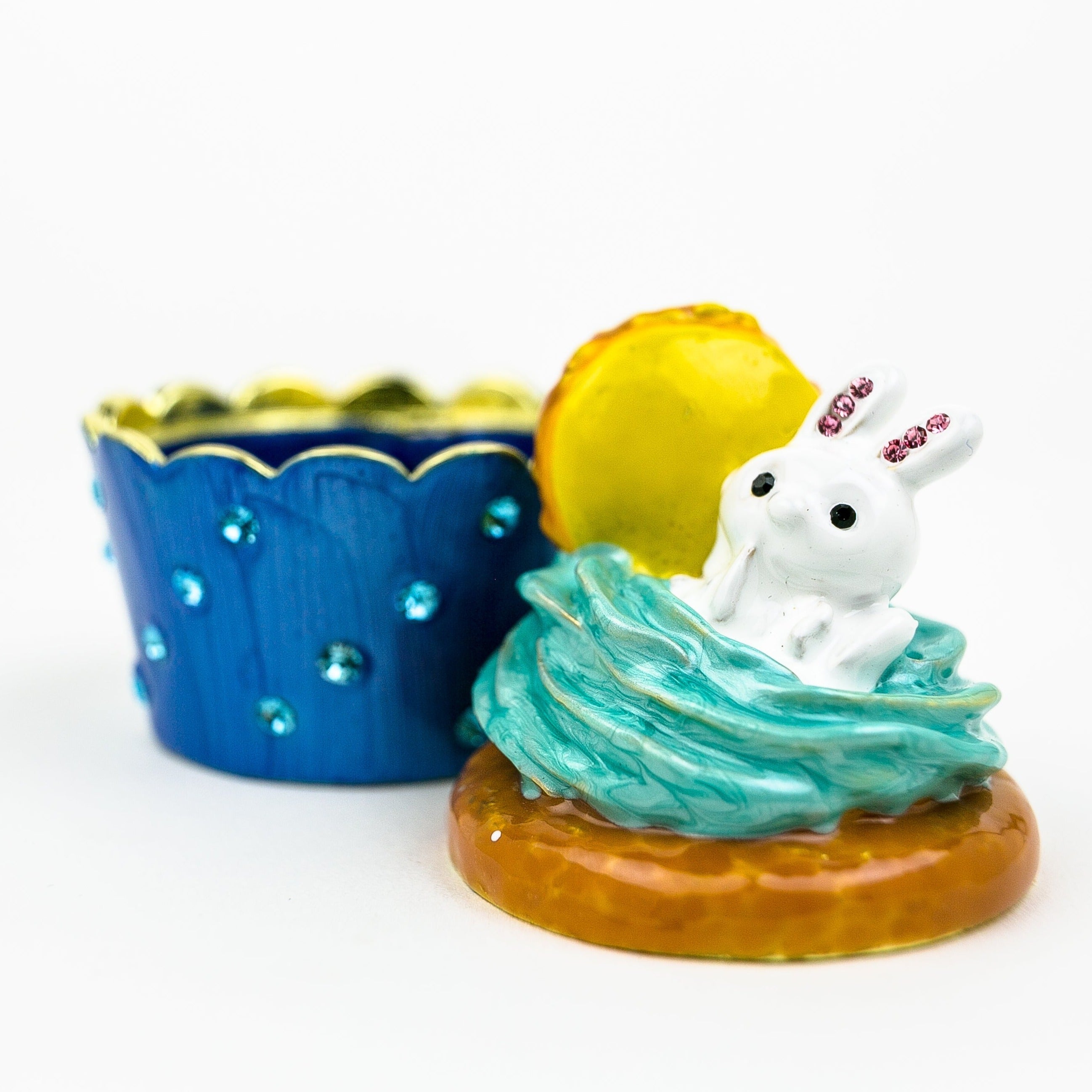 Rabbit on Cupcake-1